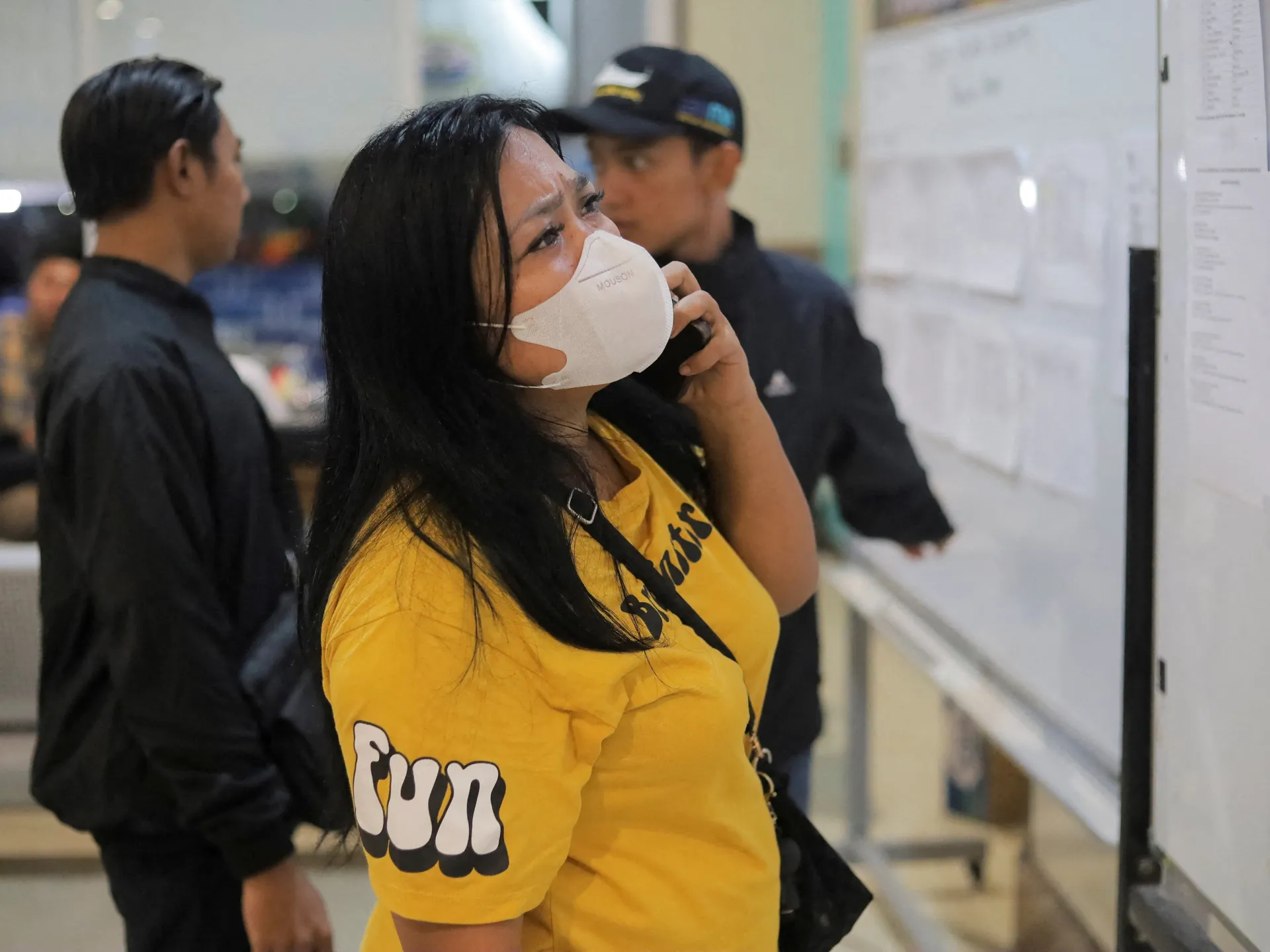 印度尼西亚客轮倾覆：搜救人员正全力寻找129名失踪人员