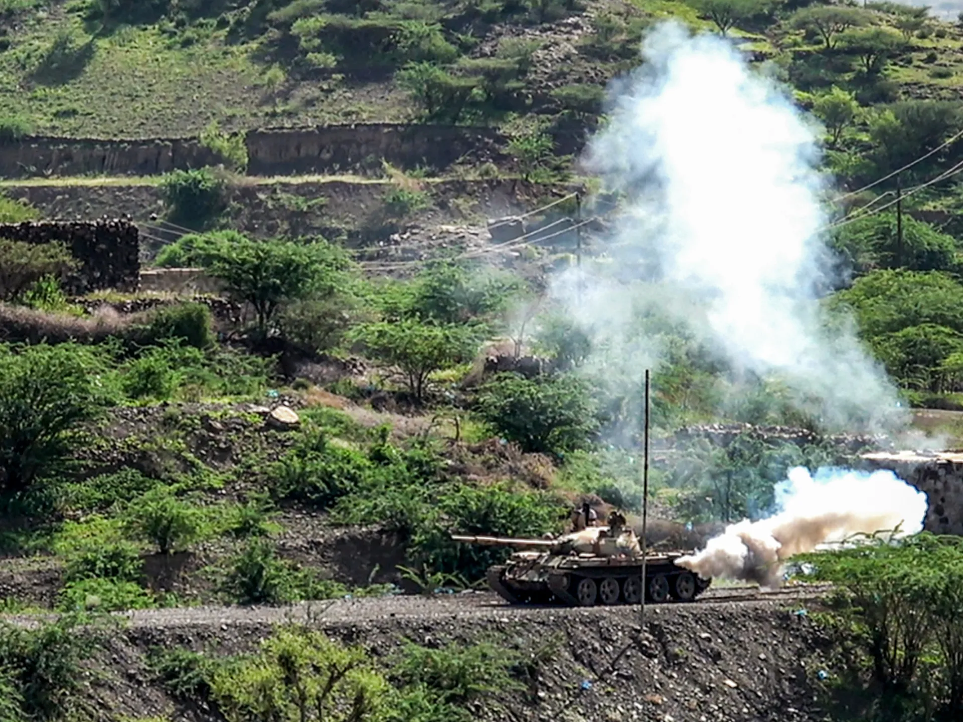 也门部队打击胡塞武装及沙特基地，美国排除直接参与