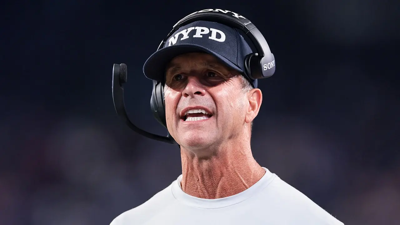 约翰·哈baugh的巨人队在击败牛仔队的NFL揭幕战中尽显强硬本色