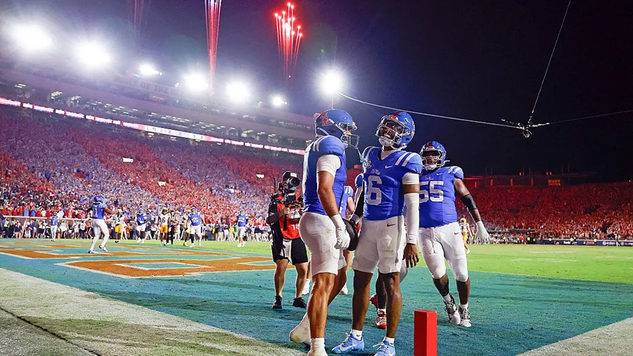 Lane Kiffin以主角身份重返牛津，但密 Ole Miss 和 Pete Golding 抢走了他的风头 | OutKick