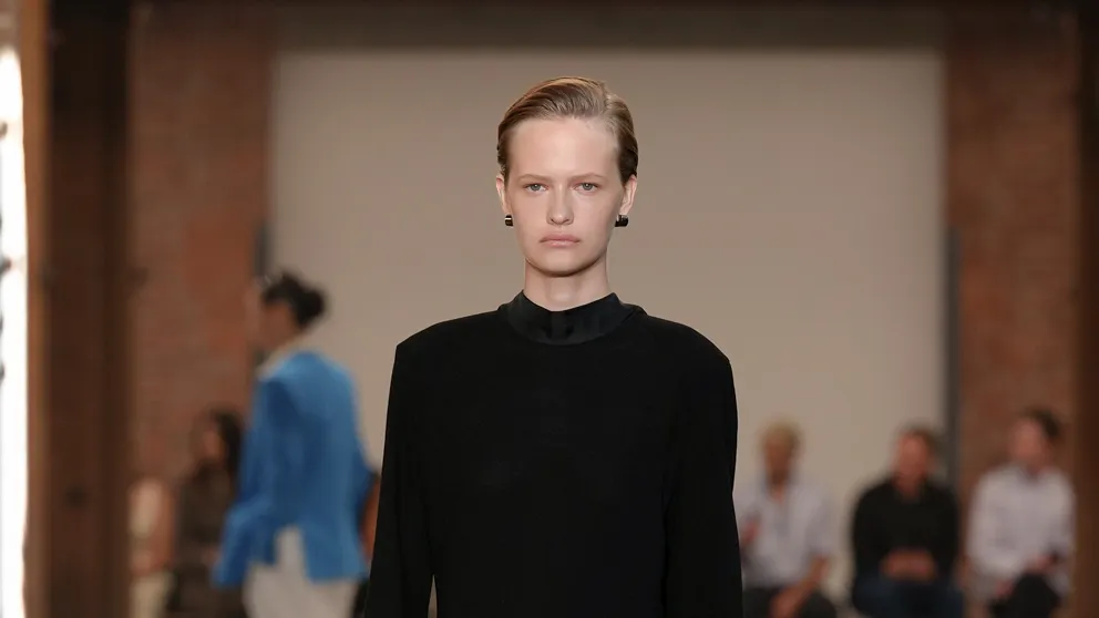 Calvin Klein Collection 2027春季成衣系列 | Vogue